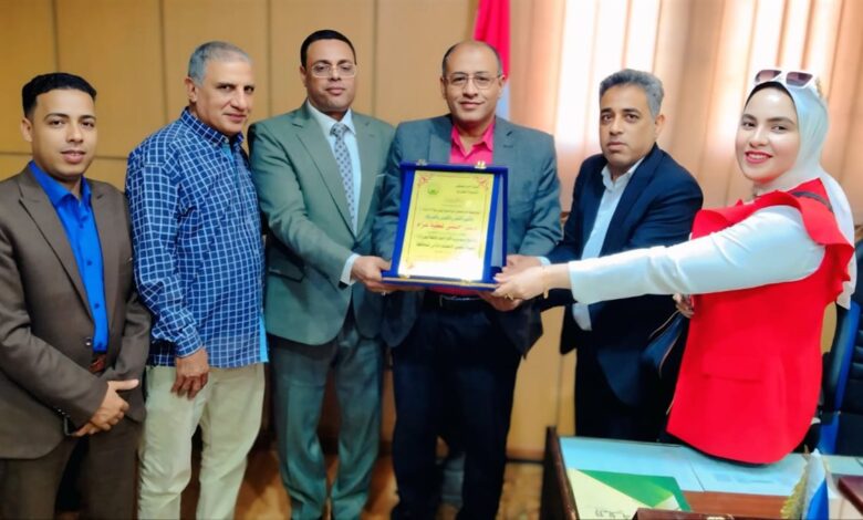 جمعية أحباب المصطفى تُكرم وكيل زراعة البحيرة ومسؤولي توريد القمح